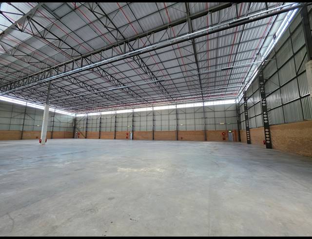 3,107M² WAREHOUSE TO LET IN AIRPORT PARK
